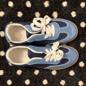 BRAND-NEW & VERY TRENDY | Blue and White Sneakers with Gum Sole